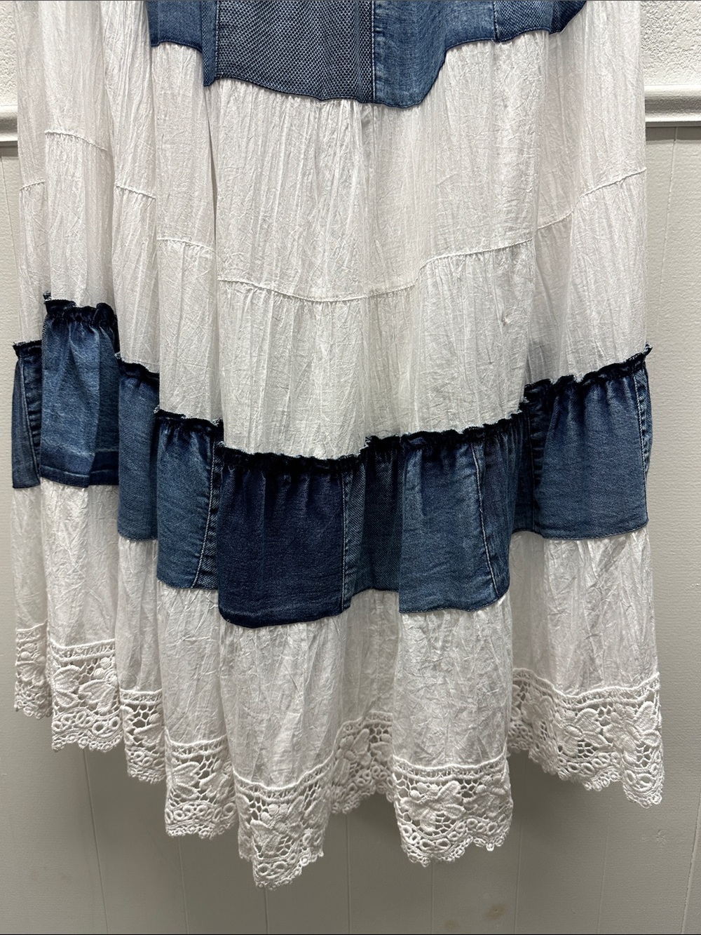 K148 Boho White Denim Blue Tiered Maxi Skirt Sz Lg Lace Trim Lined Pockets NWT - Picture 8 of 9
